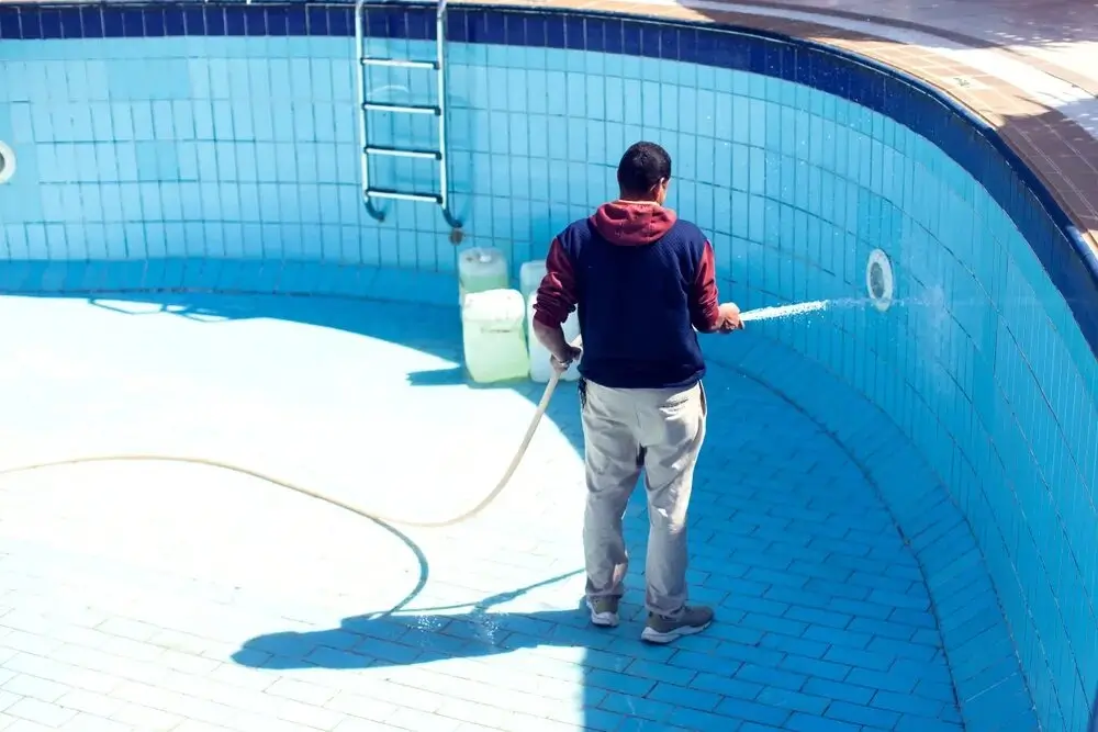 Inspecting a robotic pool cleaner